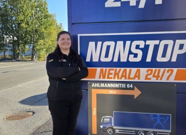 Kes&auml;t&ouml;ist&auml; myym&auml;l&auml;esihenkil&ouml;ksi &ndash; Krista